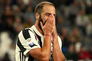 Allegri has faith in misfiring Higuain ahead of Turin derby