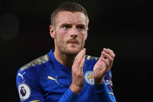 Playing abroad an option as Vardy refuses to rule out Leicester exit