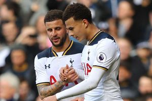 Walker brilliantly teases England team-mate Alli over middle-finger gesture