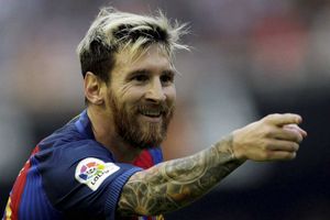 Ronaldo is a historic player but Messi is superior: Xavi