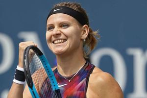 Lucie Safarova cruises through in Quebec City