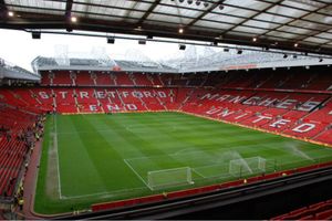 Victor Lindelof's fiancee accuses club of “disgusting” executive box prices