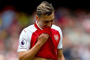 Wenger: Contract talks with Ozil have slowed down