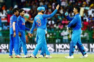 Sachin Tendulkar joins Twitterati to hail 'lightning quick' MS Dhoni for his 100th ODI stumping
