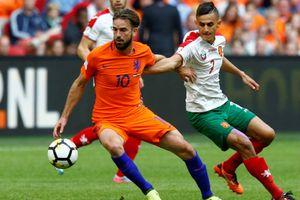 Propper double keeps Dutch World Cup hopes alive
