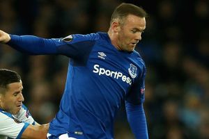 Wayne Rooney avoids broken hand, fit to face Burnley