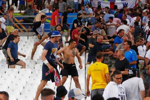 Liverpool, Manchester United fans trigger Moscow security jitters
