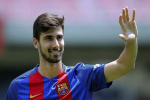 Juventus and Manchester United target Barcelona midfielder Andre Gomes