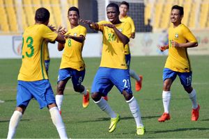 Brazil coach calls on his players to improve