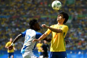 Brazil's Caio replaces injured Silva