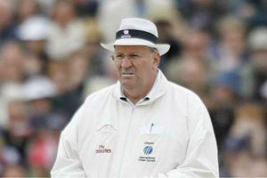 Ex-Test umpire Hair admits stealing cash from liquor shop