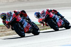 Davies and Melandri ready for battle under lights in Qatar