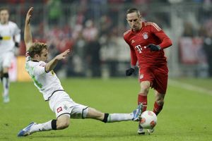 Bayern Munich star Franck Ribery suffers serious knee injury