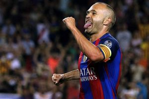 Barcelona ties down Iniesta with lifetime contract