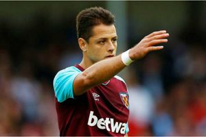West Ham United look to offload striker Hernandez