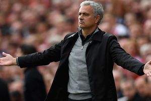 Mourinho is like Mayweather, says Neville