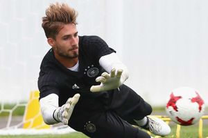 Dortmund deny interest in PSG goalkeeper Trapp