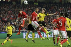 Borussia Dortmund defender Lukasz Piszczek suffers injury setback