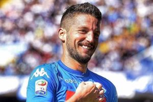 Mertens takes Napoli back to Serie A summit