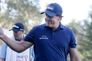 Mickelson can't help but joke about driving woes