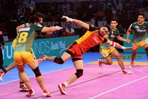 PKL 2017: Rohit Kumar returns with record 32 points as Bengaluru Bulls demolish UP Yoddha by 64-24