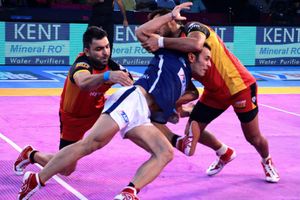 Pro Kabaddi League 2017: Bengaluru Bulls ease past Dabang Delhi 35-32