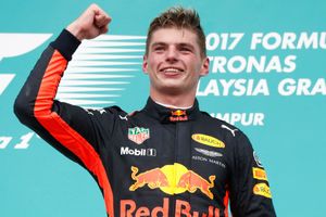 Verstappen extends Red Bull contract till 2020