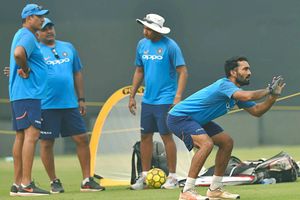 Ravi Shastri's timely advice has helped me: Karthik