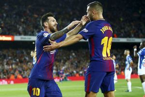 Alba saves Barcelona the blushes against Valencia