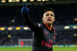 Sanchez penalty takes Arsenal to top four