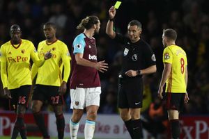 Moyes wants greater ref protection for Carroll