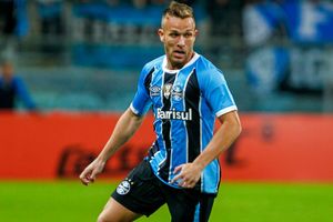 Barca show increasing interest in Gremio’s Arthur