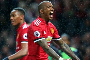 Dunk own goal sinks Seagulls as United keep winning