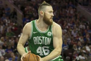 NBA: Celtics top Lakers for 10th straight win, Warriors beat Timberwolves