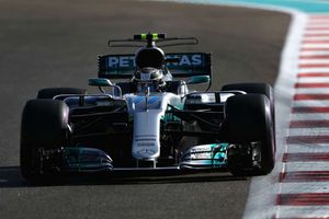 Bottas smashes lap record to deny Hamilton Abu Dhabi pole
