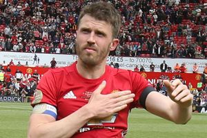 Man United's Carrick recovering after heart operation