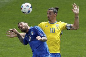 Daniele De Rossi happy not to face Ibrahimovic in their World Cup qualifying play-off