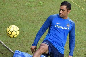 When Dhoni played football with NZ cricketers