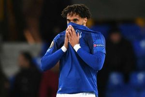 Unsworth questions players' commitment after Atalanta embarrassment