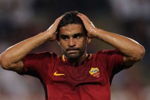 Roma striker Defrel suffers 'severe trauma' to left kneecap