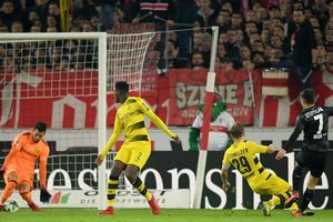 Stuttgart 2 Borussia Dortmund 1: Bosz pressure builds after more Burki mishaps