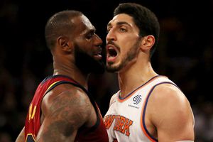 Cavs rally deflates Knicks, Curry misses Warriors win