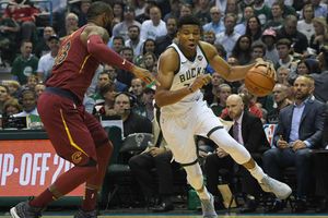 James, Antetokounmpo star as Cavs beat Bucks