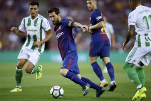 Barcelona defender Mascherano out for a month with hamstring injury; Messi, Rakitic back to training
