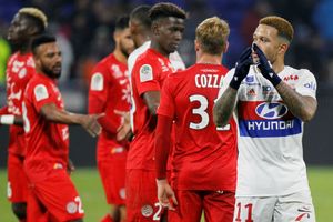 Lyon miss chance to join Ligue 1 title race