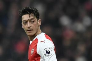 Mesut Ozil's condition to sign a new contract at Arsenal