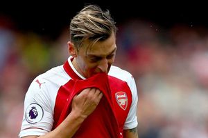 Ozil to miss Arsenal's midweek Huddersfield match, Wenger says