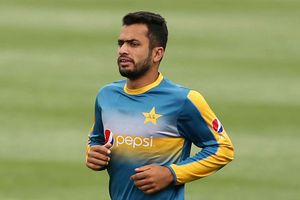 Hafeez should give up bowling after third suspension – Akram