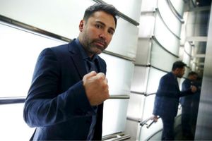 Retired boxer Oscar De La Hoya targets UFC champ Conor McGregor