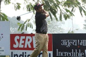 Shamim storms into halfway lead